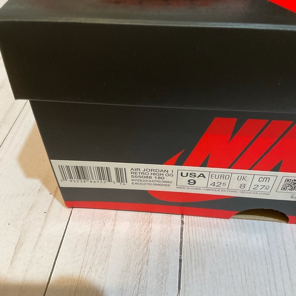 Jordan 1 Retro High Electro Orange - Picture 7 of 7